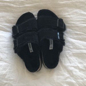 Birkenstock Arizona black shearling slide sz 38